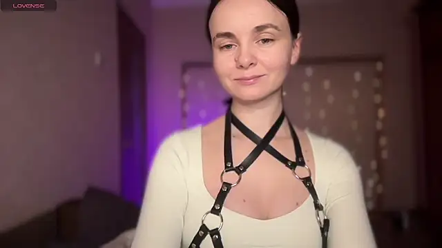 lanaloulou online show from 10/10/25, 11:26