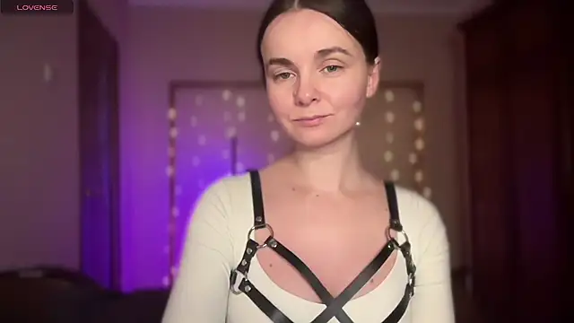 lanaloulou online show from 10/15/25, 08:20