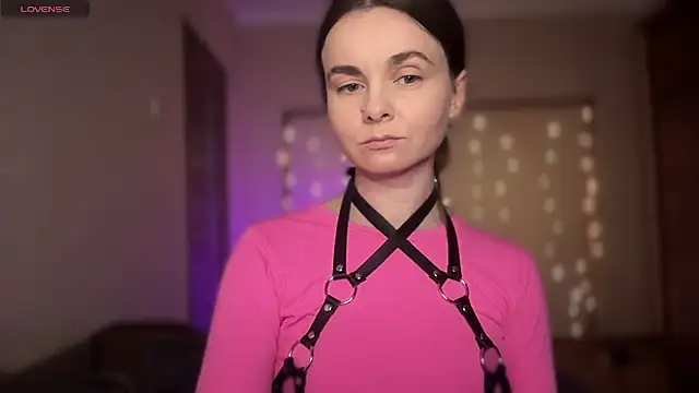 lanaloulou online show from 10/21/25, 10:10