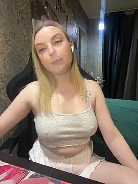 Lina ly online show from 03/18/25, 08:04