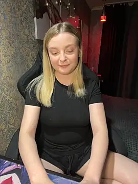 Lina ly online show from 10/11/25, 09:13