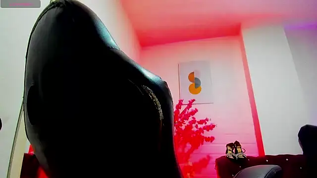 Snapshot of Ayliinn_ chatting on 05/06/26, 01:57 Ayliinn online show from 05/06/26, 01:57