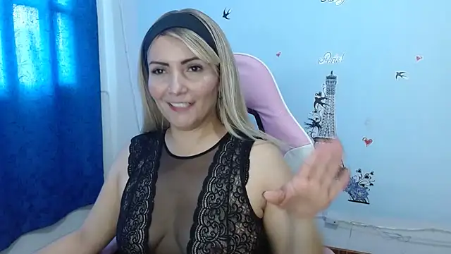 Snapshot of nanis_milf chatting on 04/27/26, 02:15 nanis milf online show from 04/27/26, 02:15