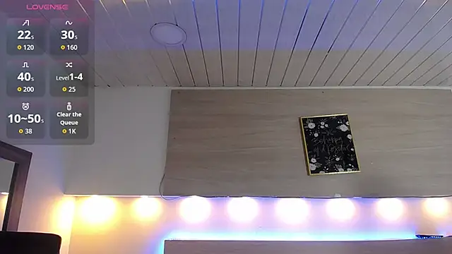 Snapshot of Cristal_Velle chatting on 10/07/25, 12:24 Cristal Velle online show from 10/07/25, 12:24