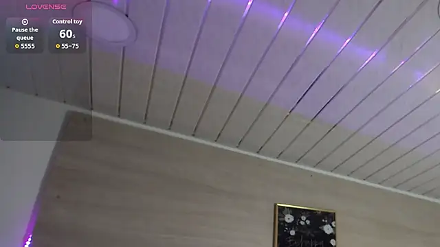 Snapshot of Cristal_Velle chatting on 10/22/25, 12:27 Cristal Velle online show from 10/22/25, 12:27