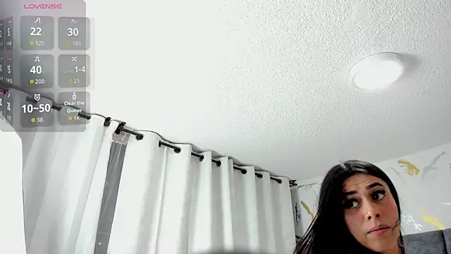 Snapshot of Cristal_Velle chatting on 12/17/25, 01:06 Cristal Velle online show from 12/17/25, 01:06