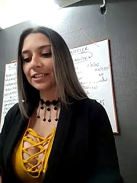 Isabella Varella online show from 03/18/25, 12:36