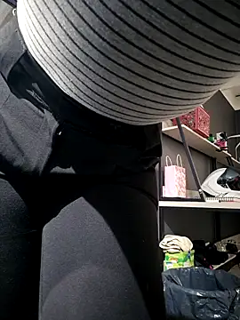 Isabella Varella online show from 09/18/25, 12:51