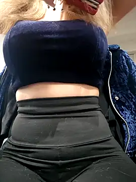 Isabella Varella online show from 09/23/25, 12:19