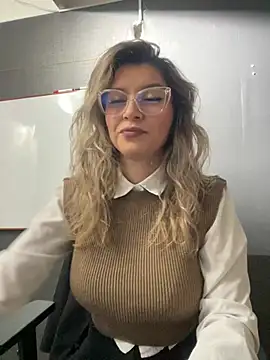 Isabella Varella online show from 02/02/26, 12:59