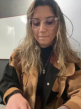 Isabella Varella online show from 02/03/26, 02:33