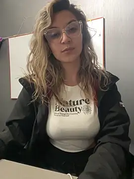 Isabella Varella online show from 02/13/26, 12:34