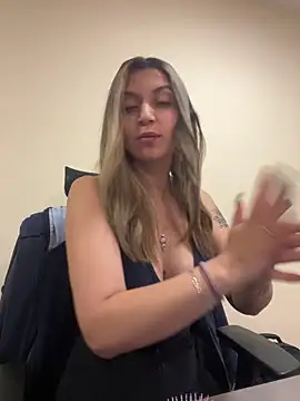 Isabella Varella online show from 03/05/26, 12:23