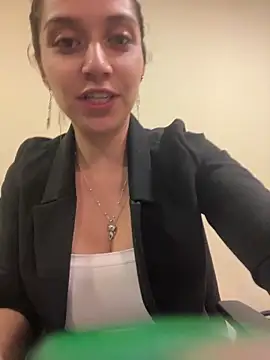 Isabella Varella online show from 03/06/26, 12:23