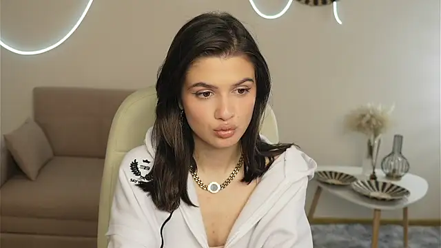 Snapshot of CathrynCovil chatting on 03/21/25, 08:39 CathrynCovil online show from 03/21/25, 08:39