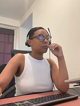 Melia Rayne online show from 04/22/26, 09:11