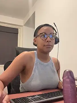 Melia Rayne online show from 04/28/26, 09:36