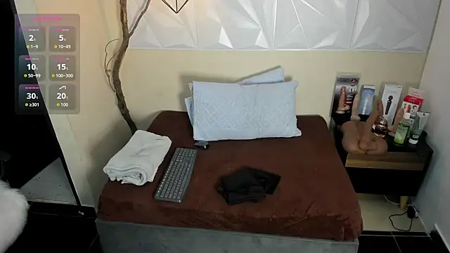 Chanel milff  online show from 04/13/26, 12:54