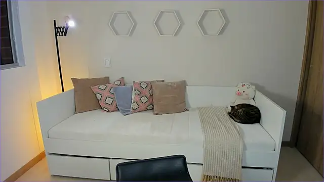 ValentinaMilann online show from 03/21/26, 01:54