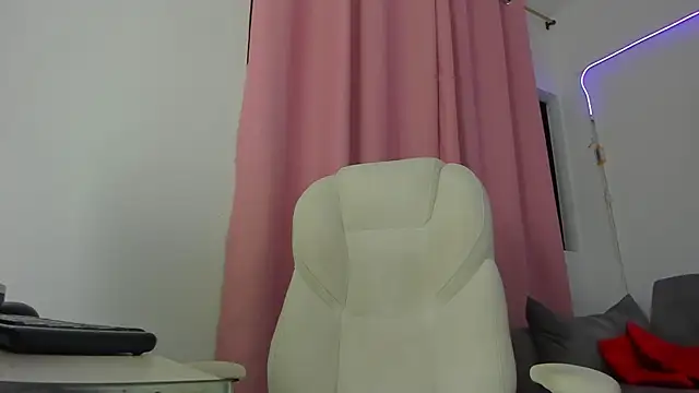 Snapshot of gaaby_foxx chatting on 09/29/25, 01:27 gaaby foxx online show from 09/29/25, 01:27