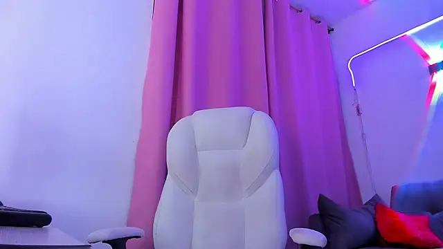 Snapshot of gaaby_foxx chatting on 10/07/25, 01:19 gaaby foxx online show from 10/07/25, 01:19