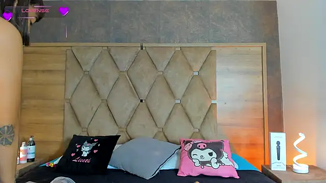 SarahLynn7 online show from 10/26/25, 06:47