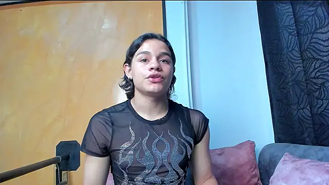 Snapshot of Moonroxe_ chatting on 03/12/25, 10:50 Moonroxe online show from 03/12/25, 10:50