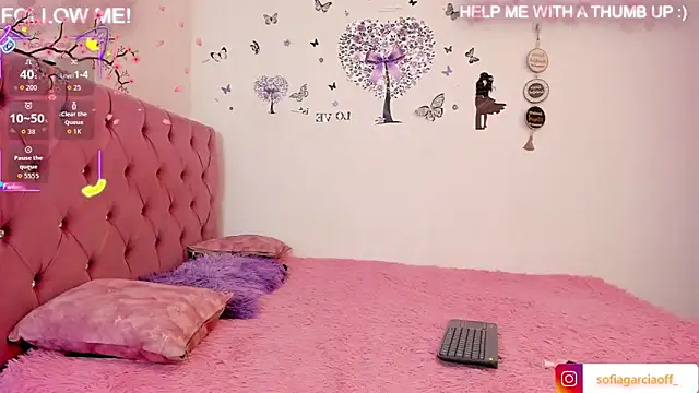 Snapshot of Moonroxe_ chatting on 11/20/25, 10:31 Moonroxe online show from 11/20/25, 10:31