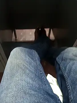 Snapshot of Tn_localboy69 chatting on 03/13/25, 02:44 Tn localboy69 online show from 03/13/25, 02:44