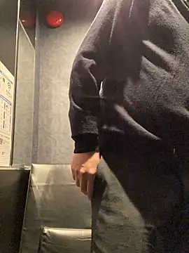 waka3232 online show from 10/28/25, 11:36