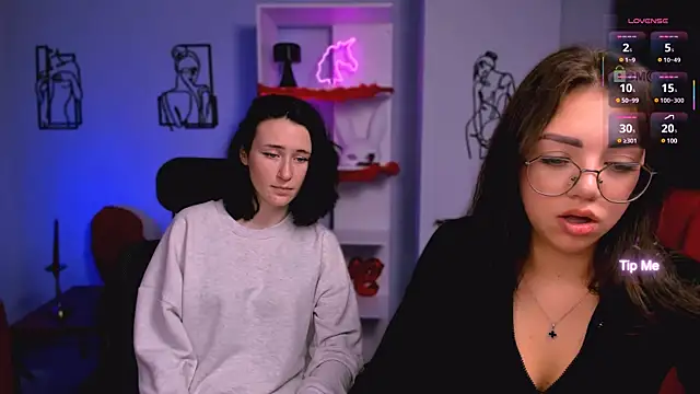 Snapshot of kiki_swan chatting on 03/21/25, 11:01 kiki swan online show from 03/21/25, 11:01