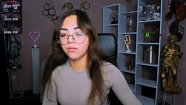 Snapshot of kiki_swan chatting on 11/21/25, 09:30 kiki swan online show from 11/21/25, 09:30