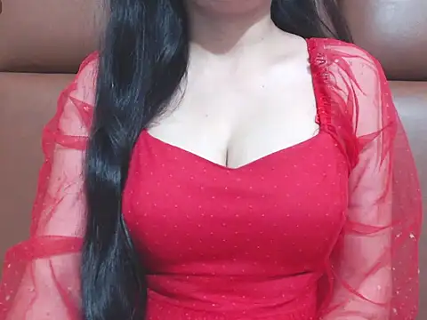 Snapshot of RealNaina chatting on 10/15/25, 05:46 RealNaina online show from 10/15/25, 05:46
