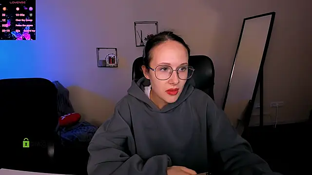 mona cloud online show from 09/09/25, 10:42