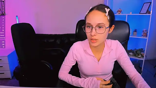 mona cloud online show from 11/17/25, 12:16