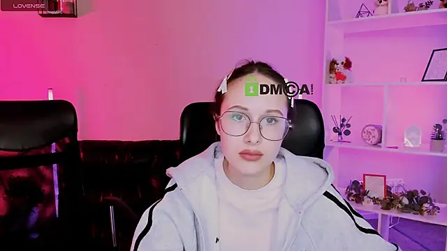 mona cloud online show from 12/16/25, 12:15