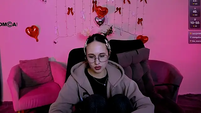 mona cloud online show from 03/29/26, 10:32