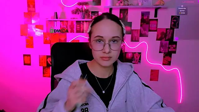 mona cloud online show from 04/25/26, 07:11