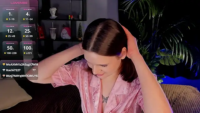 Snapshot of LisaBaillea chatting on 03/08/25, 12:11 LisaBaillea online show from 03/08/25, 12:11