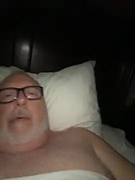 superbearboss online show from 11/18/25, 06:07