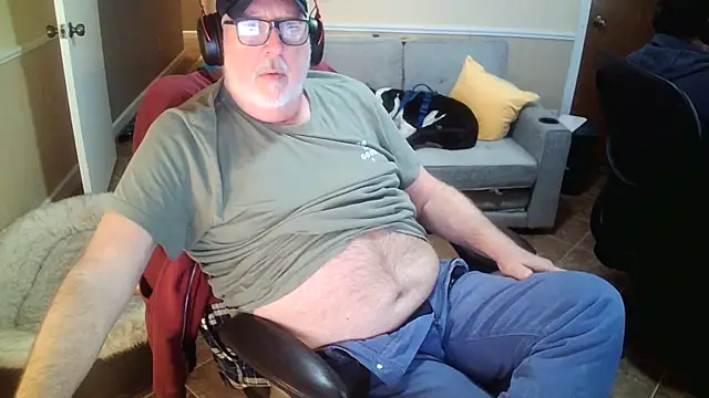 superbearboss online show from 12/17/25, 06:25