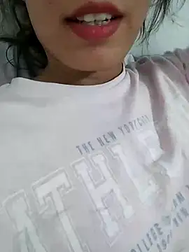 Snapshot of saraaxx1 chatting on 07/17/26, 12:12 saraaxx1 online show from 07/17/26, 12:12
