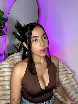  Emily Thompson  online show from 11/16/25, 03:01