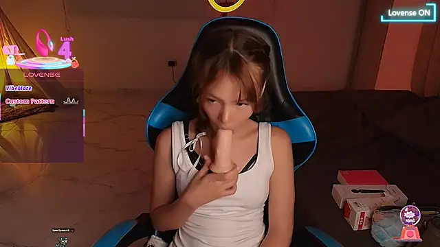 Snapshot of Vanilla_g1rl chatting on 03/08/25, 02:23 Vanilla g1rl online show from 03/08/25, 02:23