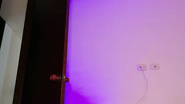 isahilton1 online show from 09/08/25, 08:52