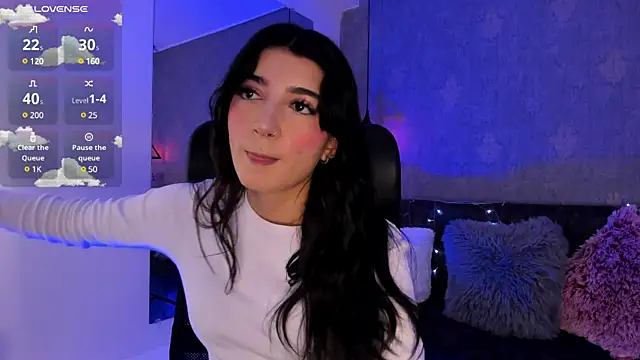 Snapshot of Hi_Soyfer chatting on 03/07/25, 01:18 Hi Soyfer online show from 03/07/25, 01:18