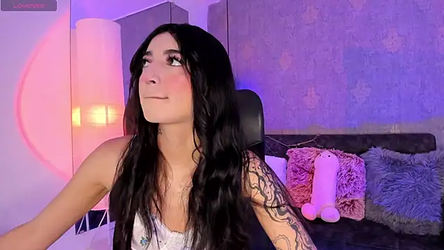 Snapshot of Hi_Soyfer chatting on 03/18/25, 01:31 Hi Soyfer online show from 03/18/25, 01:31