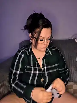 Saucy-Serenity online show from 11/12/25, 08:19