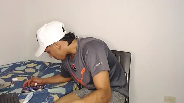 Snapshot of Monkey_uchiha777 chatting on 11/20/25, 01:50 Monkey uchiha777 online show from 11/20/25, 01:50