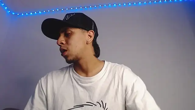 Snapshot of Monkey_uchiha777 chatting on 01/16/26, 12:36 Monkey uchiha777 online show from 01/16/26, 12:36